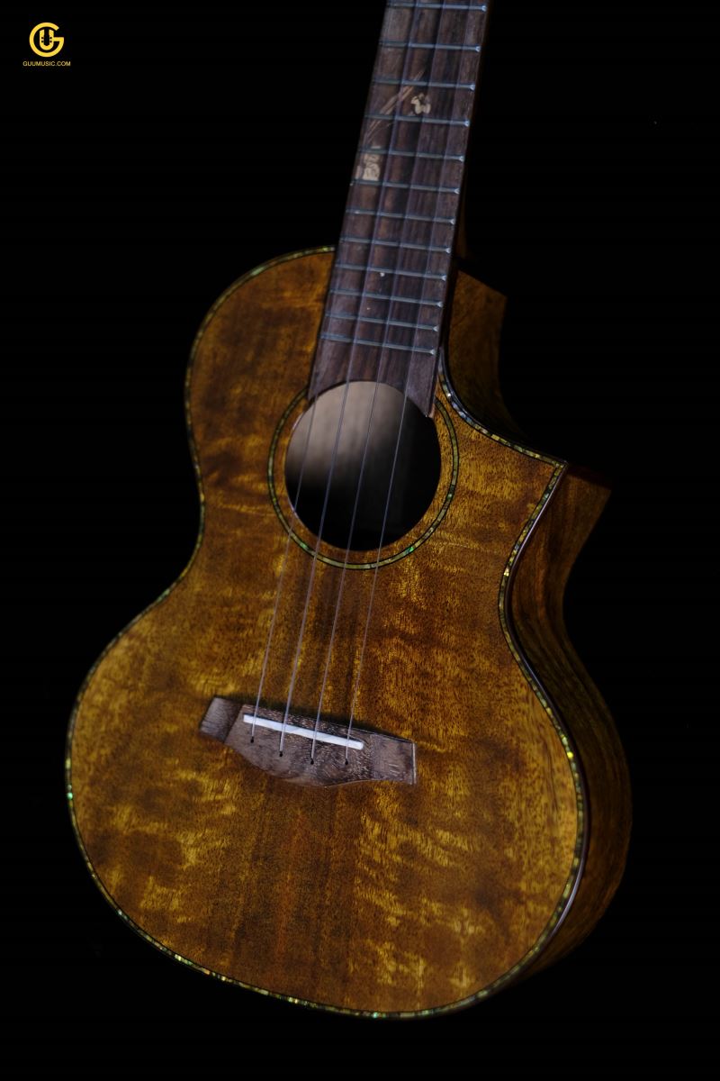UKULELE TENGGE