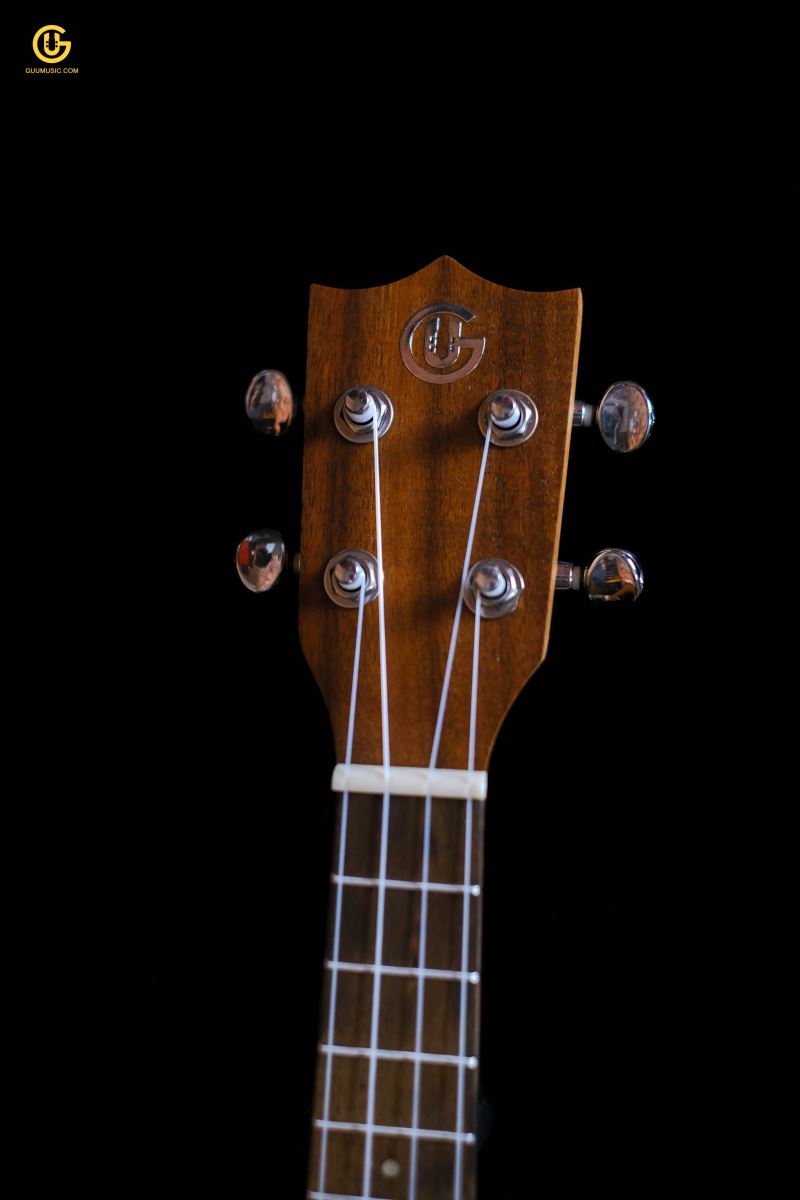 UKULELE R11